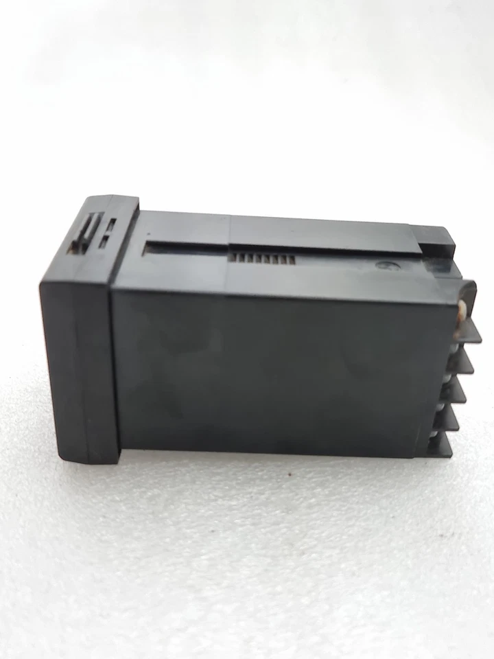 Honeywell DC1010 Temperature Controller DC1010CT-101000-E Ac 85~265V (Used)